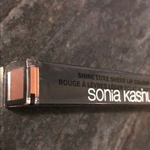 SONIA KASHUK

Shine Luxe Lip Color